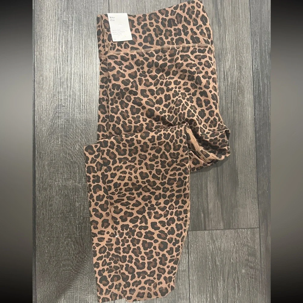 Women’s Nike Plus Size Animal Print leggings - Picture 1 of 2